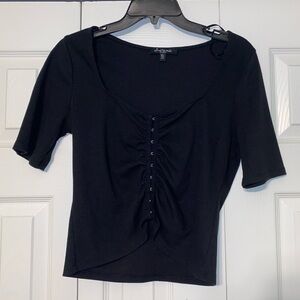 BLACK BUTTON-DOWN TOP